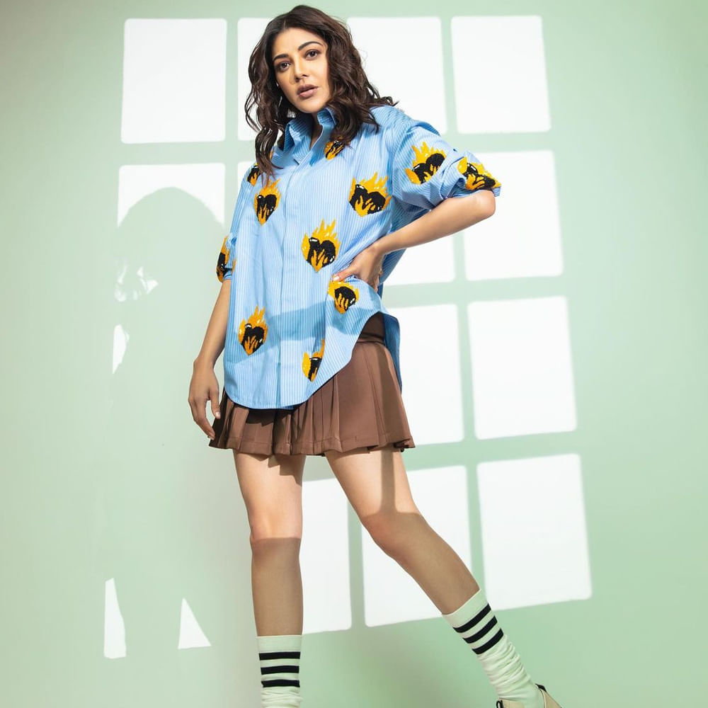 తన దారికి అడ్డు వచ్చిన విలన్లను  చిత్తకొడుతుంది.. ఆ తర్వాత ఏ: జరిగింది అనేది అసలు కథ. మరి ఓవర్ బడ్జెట్ అవుతున్న సత్యభామను తన భుజాలపై కాజల్ ఎంతవరకు మోస్తుందనేది చూడాలిక.