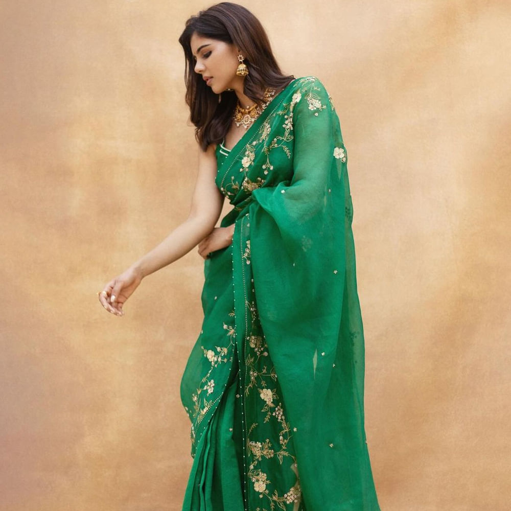 తెలుగులో అంతగా అవకాశాలు రాకపోవడంతో తిరిగి తమిళంలో సినిమాలు చేస్తూ బిజీగా ఉంది. అటు సోషల్ మీడియాలోనూ చాలా యాక్టివ్ గా ఉంటుంది కళ్యాణి.