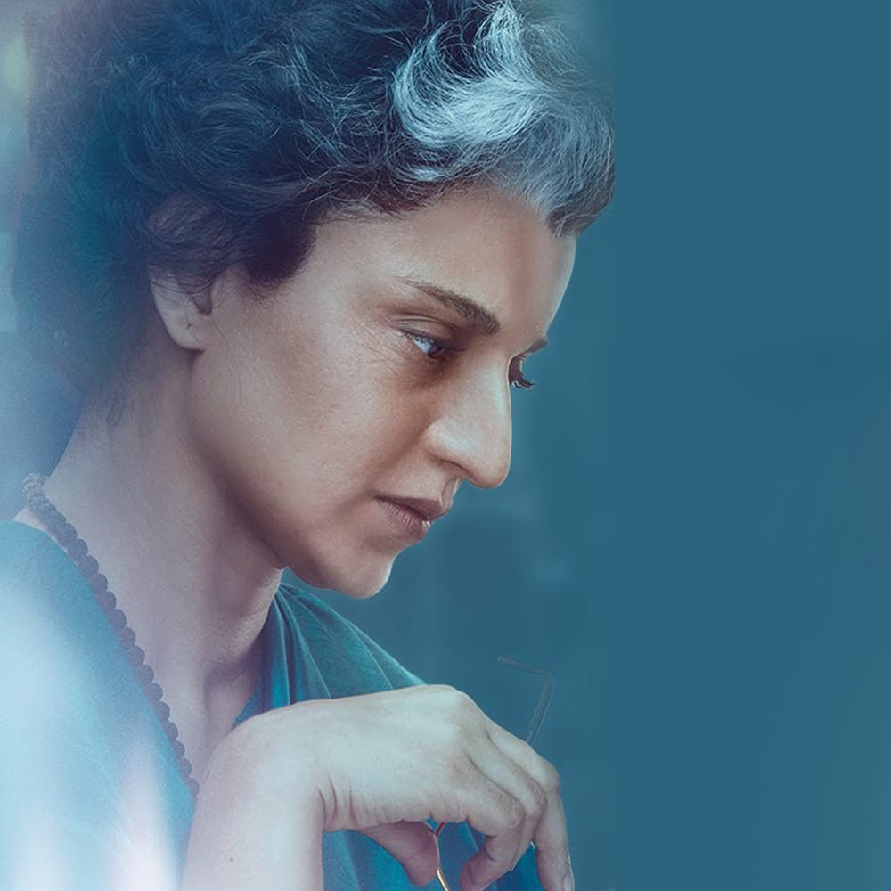 దివంగత ప్రధాని స్వరానికి సరిపోయేలా కంగనా వాయిస్ బాగుంది. ఈ చిత్రంలో జయప్రకాష్ నారాయణ్ పాత్రలో అనుపమ్ ఖేర్ నటిస్తున్నారు. మాజీ ప్రదాని అటల్ బిహారీ వాజ్‌పేయి పాత్రలో శ్రేయాస్ తల్పడే నటిస్తున్నారు. సినిమా జూన్ 14న విడుదల కానున్నట్లు ప్రకటించారు. 