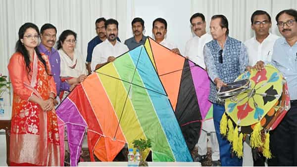 హైదరాబాద్లో అంతర్జాతీయ కైట్స్ అండ్ స్వీట్స్ ఫెస్టివల్, 16 దేశాల అతిథులతో ఘనంగా..