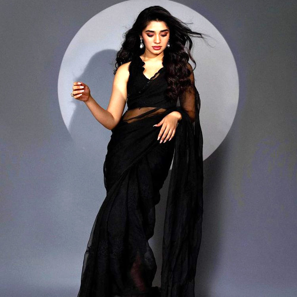 ఈ సినిమాతో కృతి శెట్టి ఓవర్ నైట్ లో పాపులర్ అయ్యింది. ఆతర్వాత వరుసగా సినిమాల్లో ఛాన్స్ లు అందుకుంది కృతిశెట్టి.