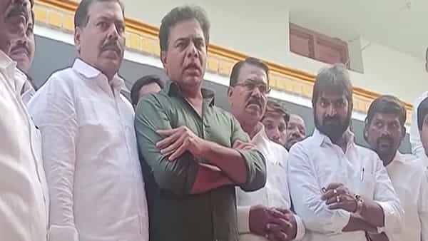 KTR: హత్యకు గురైన బీఆర్ఎస్ కార్యకర్త కుటుంబాన్ని పరామర్శించిన కేటీఆర్