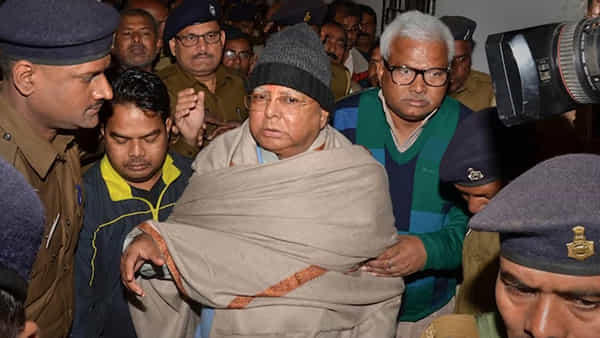 Lalu Prasad Yadav: బిహార్లో ఈడీ సోదాలు.. లాలు, తేజస్వీలపై కొనసాగుతున్న విచారణ..