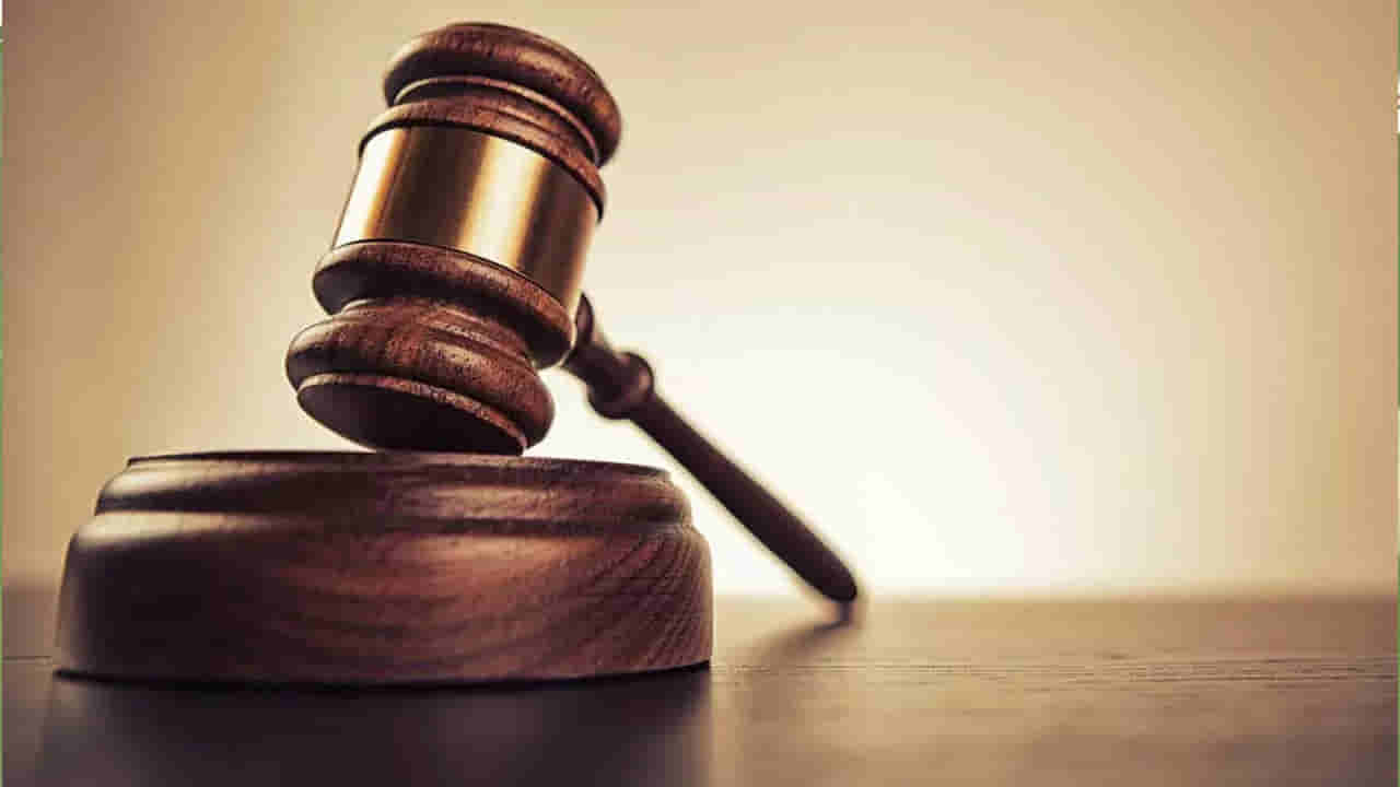 యాక్సిడెంట్లో తండ్రి మరణం.. పాలసీ క్లెయిమ్ కోసం కొడుకు రిక్వెస్ట్.. కట్చేస్తే..