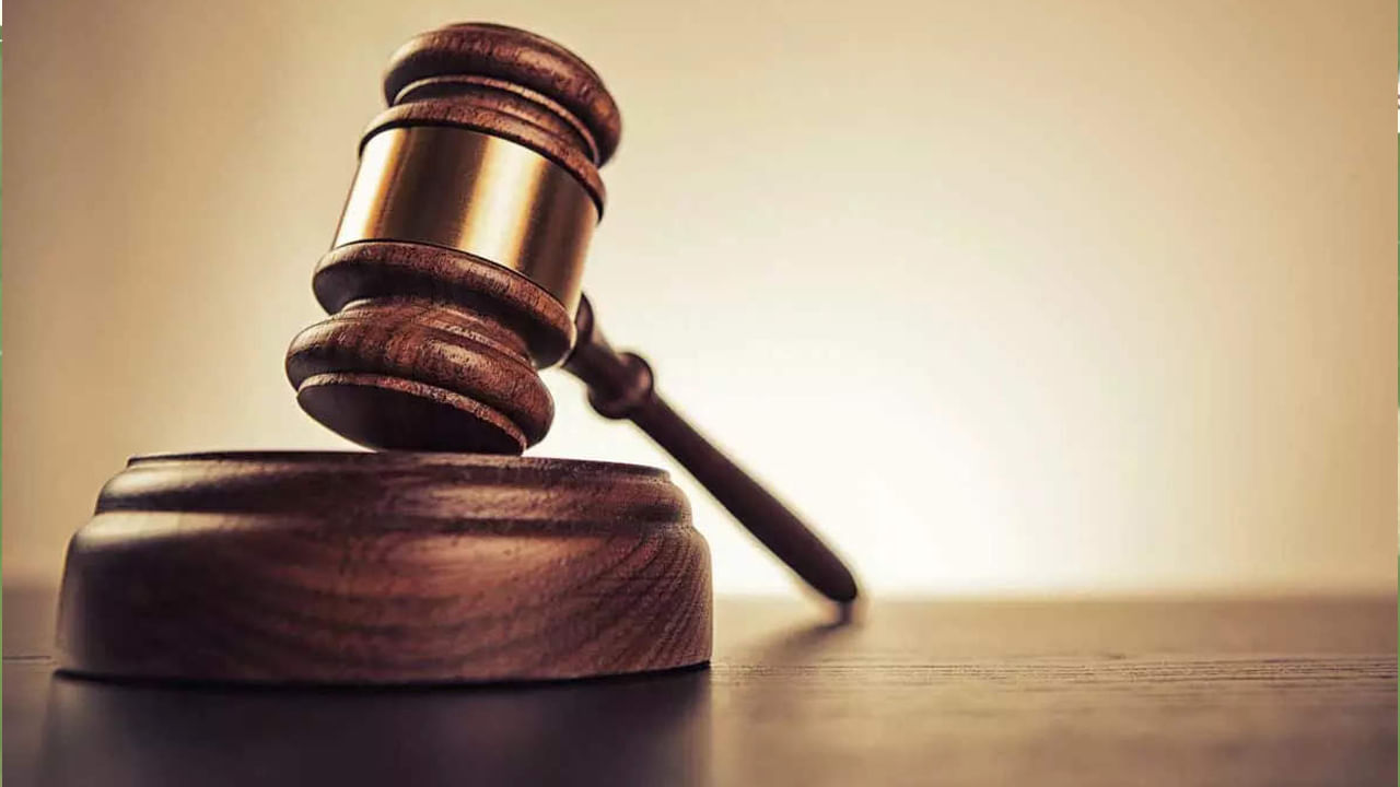 యాక్సిడెంట్లో తండ్రి మరణం.. పాలసీ క్లెయిమ్ కోసం కొడుకు రిక్వెస్ట్.. కట్చేస్తే..