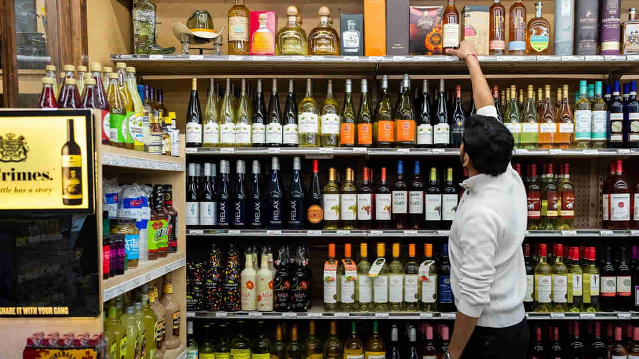 Liquor Sales: మందు బాబులా మజాకా.. గతేడాది తెలంగాణలో ఎంత తాగారో తెలిస్తే..