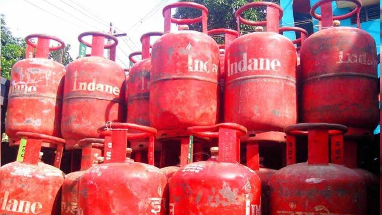 LPG Cylinder గ్యాస్ సిలిండర్ ఎరుపు రంగులో, గుండ్రంగానే ఎందుకు ఉంటుందో