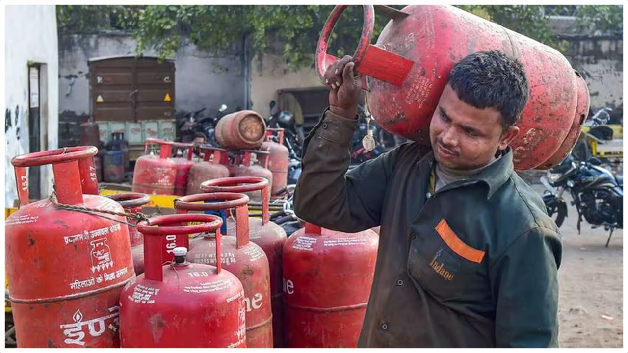 LPG Price: లోక్సభ పోరుకు ముందే శుభవార్త? గ్యాస్ సిలిండర్ ధర మరింత తగ్గనుందా?