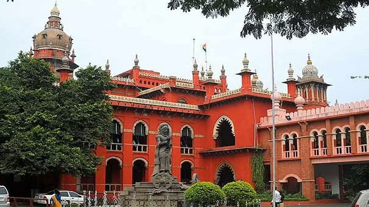 High Court: భర్త జీతం ఎంతో భార్యకు చెప్పాల్సిందే.. హైకోర్టు సంచలన తీర్పు..