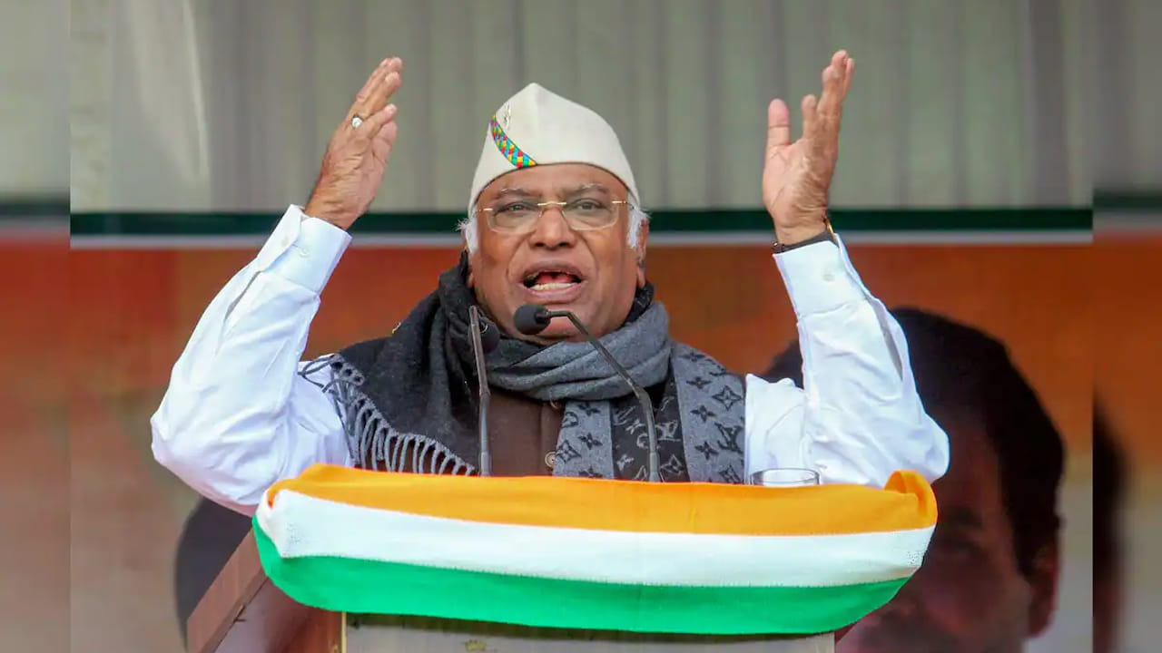 Congress: కాంగ్రెస్ కు నిధుల కొరత.. ఖర్గే కామెంట్స్ వైరల్