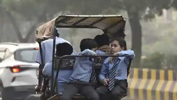 Uttar Pradesh: వణికిస్తోన్న చలిపులి.. నేటి నుంచి శనివారం వరకు పాఠశాలలకు సెలవులు ప్రకటించిన సర్కార్