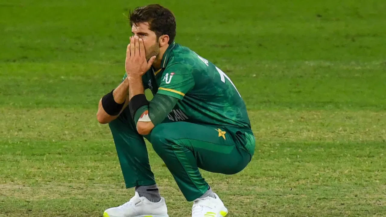 Video: 6,4,4,4,6.. ఒకే ఓవర్లో 24 పరుగులు.. పాక్ కెప్టెన్ను ఉతికారేసిన యంగ్ ప్లేయర్.. వీడియో చూస్తే పాపం అనాల్సిందే