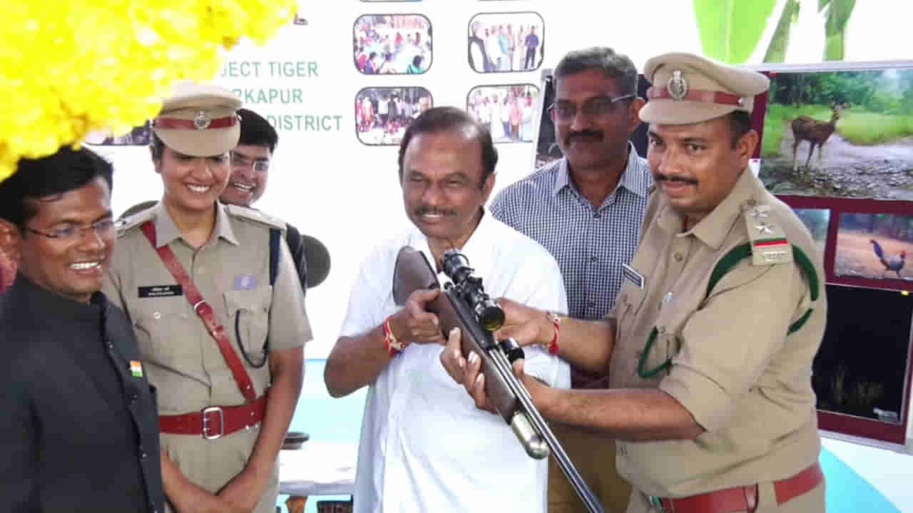 YCP MP: తుపాకీ ఎక్కుపెట్టిన ఎంపీ మాగుంట.. బుల్లెట్ తగిలేది ఎవరికి..?