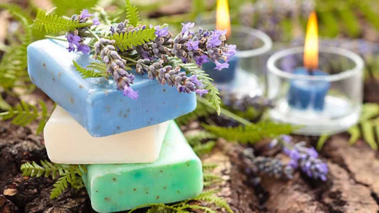 నారింజతో అనేక రకాల ఆహారాలను కూడా తయారు చేసుకోవచ్చు. కమలా కట్ల, చికెన్ కర్రీ, కమలా పైస్, కమలా స్వీట్స్ వంటి పలురకాల వెరైటీస్‌ తయారు చేసుకోవచ్చు. అయితే నారింజ తిన్న తర్వాత తొక్కను పారేయకండి. వీటిని సౌందర్య సాధనాలలో ఉపయోగించవచ్చు. 