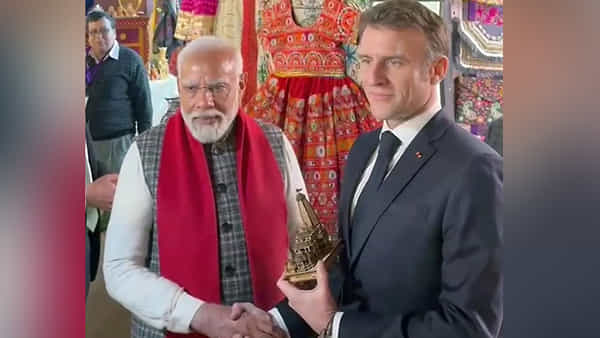 PM Modi: యూపీఐ పేమెంట్స్ గురించి ఫ్రాన్స్ అధ్యక్షుడికి వివరించిన మోదీ.. వీడియో