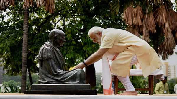 PM Modi: మహాత్మా గాంధీని స్మరించుకున్న ప్రధాని మోదీ.. వ్యక్తిగత డైరీలో గాంధీ కోట్స్