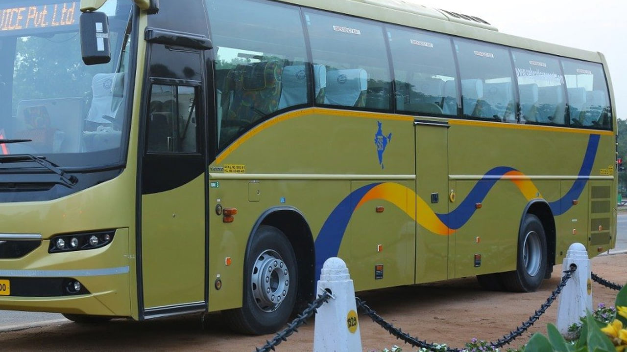 Kurnool: బస్సులో అనుమానాస్పదంగా నలుగురు పాసింజర్స్.. వాళ్ల లగేజ్ చెక్ చేయగా..