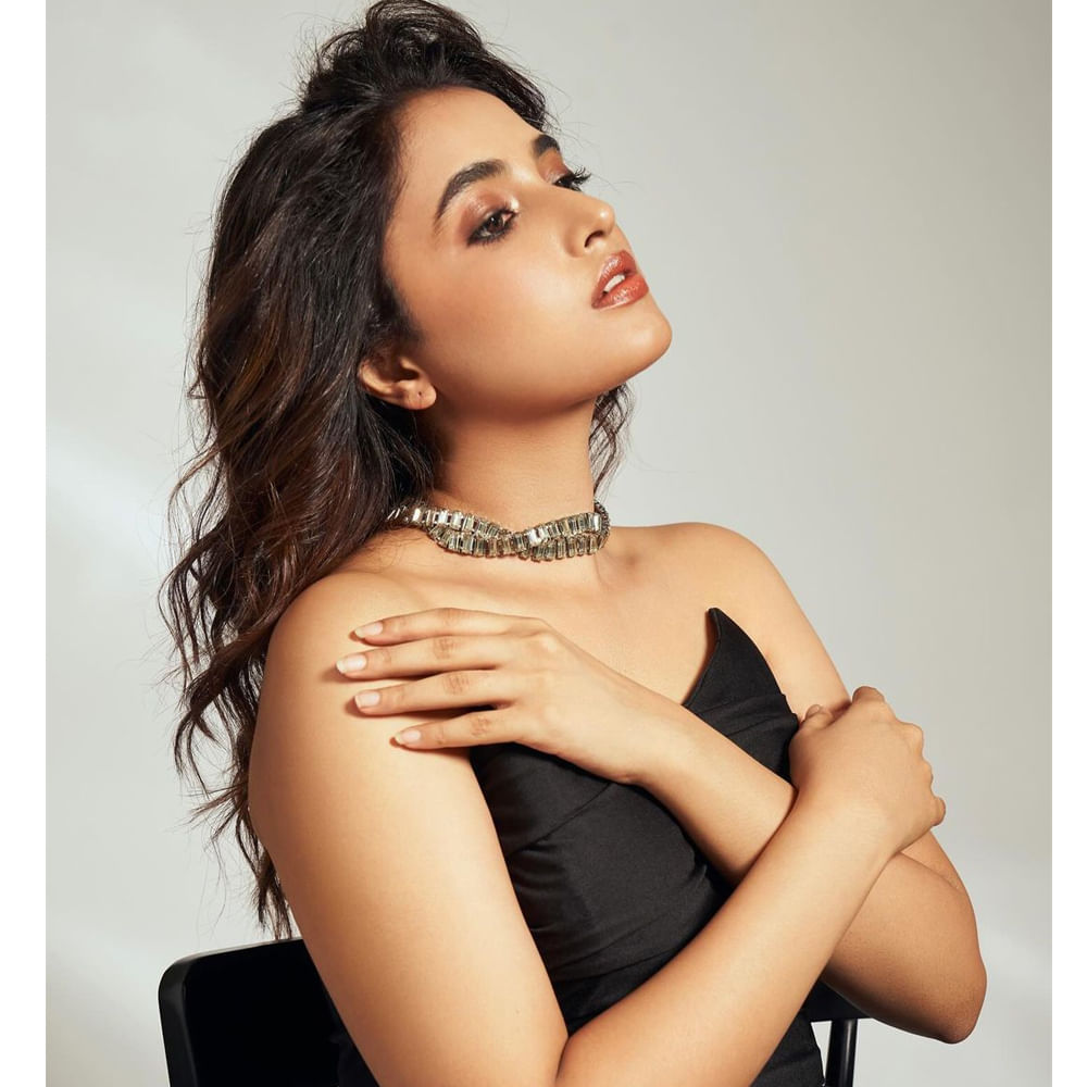 అందం, అభినయం ఉన్నా... ఈ ముద్దుగుమ్మకు అదృష్టం మాత్రం అంతగా కలిసిరావడం లేదు.  తెలుగులో ఈ బ్యూటీకి అవకాశాలు అంతగా రాలేదు. 