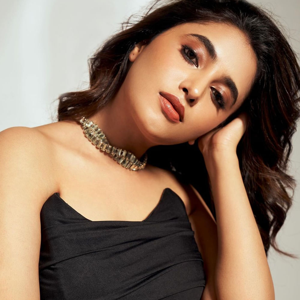 న్యాచురల్ స్టార్ నాని నటించిన గ్యాంగ్ లీడర్ సినిమాతో తెలుగు తెరకు పరిచయమైంది హీరోయిన్ ప్రియాంక అరుళ్ మోహన్. ఆ తర్వా పలు చిత్రాల్లో నటించింది. s