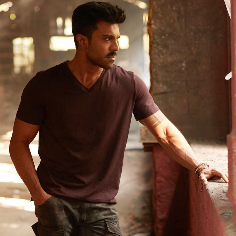 అయితే ఎడారిలో ఎండమావిలా ఓ గుడ్ న్యూస్ వచ్చేలా ఉందిప్పుడు. మరి ఏంటది..? ఎప్పుడు రానుంది..?  రాజమౌళి, శంకర్ లాంటి దర్శకులతో సినిమాలకు కమిట్ అయినపుడు తెలియకుండానే హీరోలకు భారీ గ్యాప్ తప్పదు.