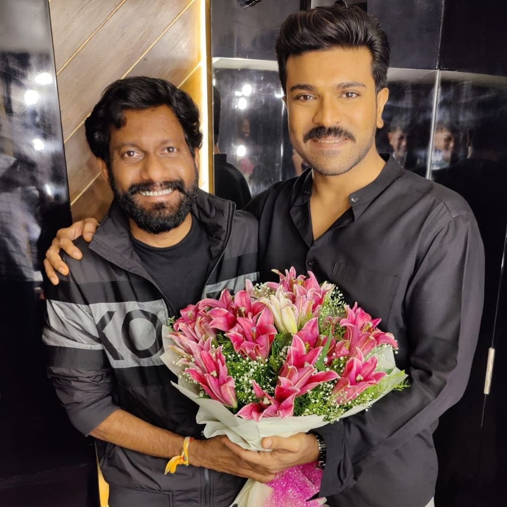 అందుకే అనుకున్న దానికంటే మరింత ఆలస్యమవుతుంది గేమ్ ఛేంజర్. సినిమా సంగతి పక్కనబెట్టండి.. దాన్నెప్పుడు విడుదల చేసినా పర్లేదు కానీ కనీసం అప్‌డేట్స్ అయినా ఇవ్వండనేది ఫ్యాన్స్ డిమాండ్. ఇప్పుడు అదే చేయాలని చూస్తున్నారు మేకర్స్.