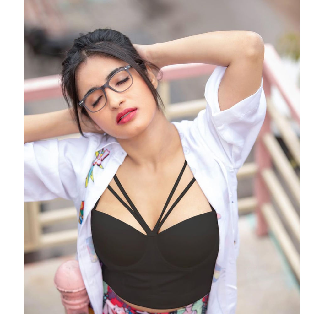  దీంతో నాలుగో వారంలోనే ఎలిమినేట్ అయ్యింది. కానీ ఉల్టా పుల్టా సీజన్ కావడంతో మరోసారి హౌస్ లోకి అడుగుపెట్టింది. కానీ ఆ తర్వాత ఆట ఆడలేకపోయింది. 