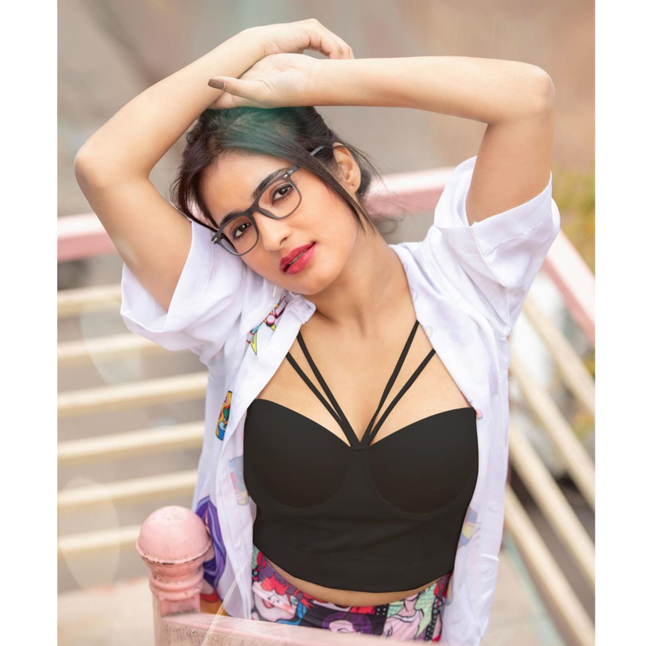 బిగ్‏బాస్ షో ముందు వరకు రతిక రోజ్ పేరు అసలు ఎవరికీ తెలియదు. కానీ ఈ షోతో ఒక్కసారిగా తెలుగు రాష్ట్రాల్లో సెన్సెషన్ అయ్యింది. బిగ్‏బాస్  రియాల్టీ షోలో తన ఆటతీరుతో అందరినీ ఆకట్టుకుంది. 