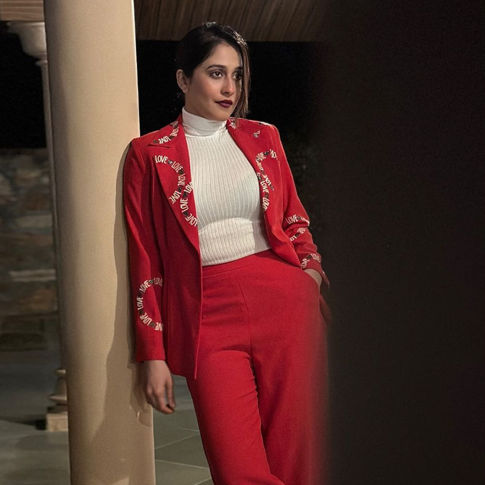 ఆశల్లేవని డాక్టర్లు చెప్పాక.. పేషెంట్ బతికి బయటపడితే ఎలా ఉంటుంది..? ఇప్పుడు కొందరు హీరోయిన్ల విషయంలోనూ ఇదే జరుగుతుంది. దుకాణం బంద్.. ఇంక వీళ్ళ కెరీర్ ఖతమ్.. మూట ముల్లె సర్దుకోవాల్సిందే లాంటి మాటలు వినిపిస్తున్న సమయంలో వెబ్ సిరీస్లు వాళ్ల కెరీర్కు అండగా నిలుస్తున్నాయి.