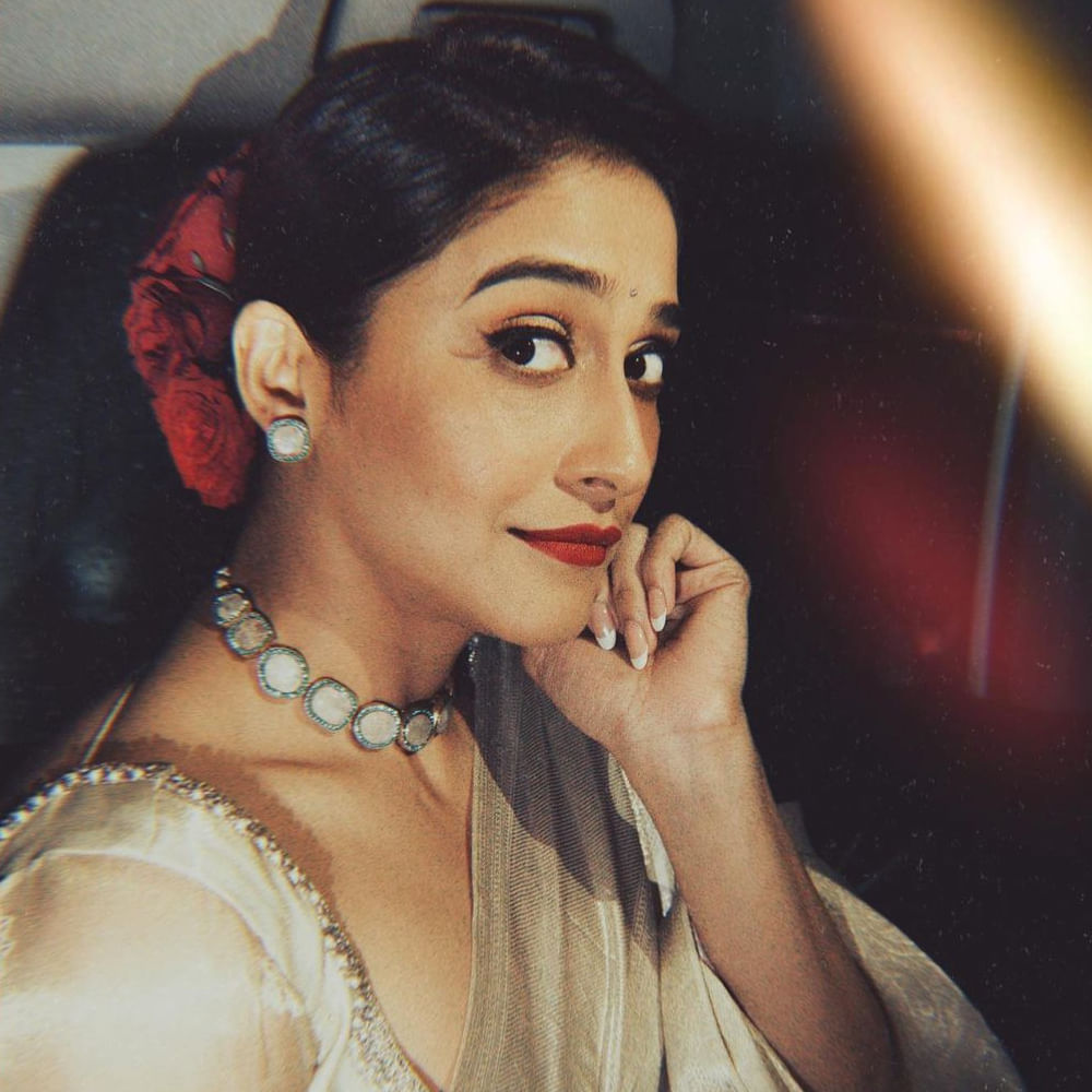 బ్రీత్ 1 అండ్ 2 సిరీస్‌లతో పాటు మోడ్రన్ లవ్ హైదరాబాద్, కుమారి శ్రీమతిల్లో కనిపించారు. రెండేళ్ల కింద రుద్రతో డిజిటల్ ఎంట్రీ ఇచ్చిన రాశీ ఖన్నా.. లాస్ట్ ఇయర్ రాజ్ డికే యాక్షన్ డ్రామా ఫర్జీతో మెప్పించారు. వీళ్ళే కాదు.. సమంత, శృతి హాసన్ లాంటి స్టార్స్ కూడా వెబ్ సిరీస్‌లలో నటిస్తున్నారు. 