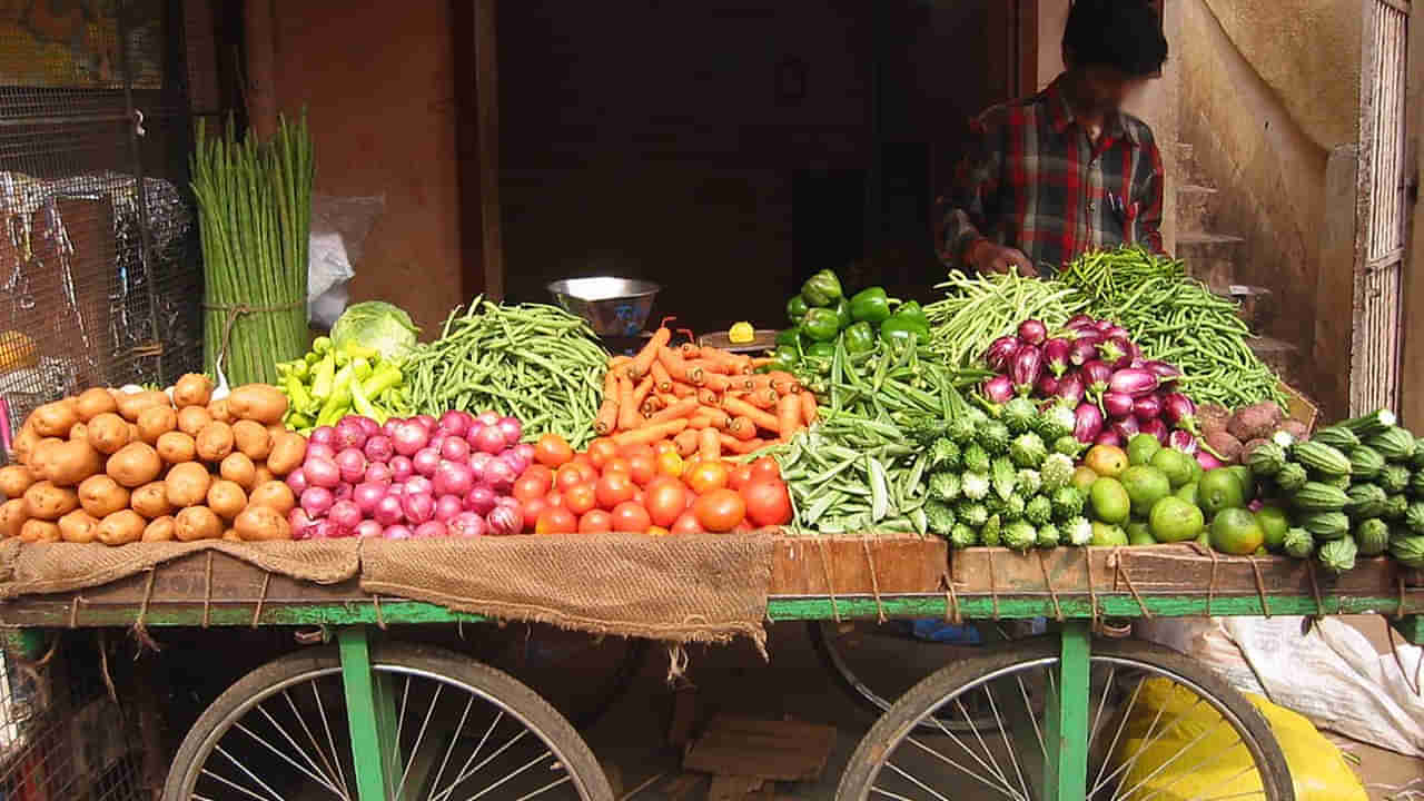 Viral: పైకేమో టిప్​టాప్ కూరగాయల వ్యాపారి.. కానీ.! లోన చేసేది చాటుమాటు యాపారం..