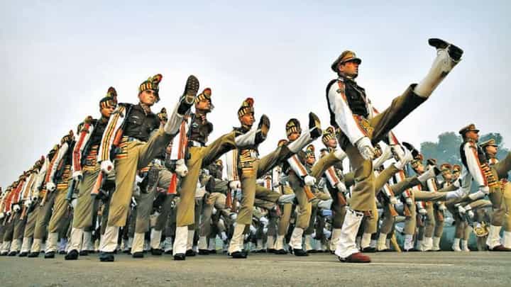 Republic Day 2024: ఢిల్లీలో రిపబ్లిక్ డే రిహార్సల్.. ఆర్మీ హెలికాప్టర్ల విన్యాసాల వీడియో చూశారా - Watch Video Republic Day 2024: ఢిల్లీలో రిపబ్లిక్ డే రిహార్సల్.. ఆర్మీ హెలికాప్టర్ల విన్యాసాల వీడియో చూశారా - Watch Video