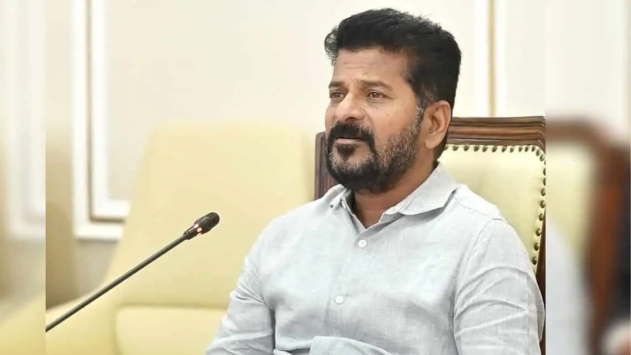 దారుల్ షిఫా జంక్షన్ నుంచి షాలిబండ వరకు గల మెట్రోరైల్ స్ట్రెచ్ మార్గాన్ని  రోడ్డును  వెడల్పు చేయాలన్న హెచ్ఎంఆర్ఎల్ చేసిన  ప్రతిపాదనలపై పాతస్తీ ప్రజా ప్రతినిధులతో సంప్రదించి దారుల్ పిషా జంక్షన్ నుండి ఫలక్ నుమా జంక్షన్  వరకు రహాదారిని 100 ఫీట్ల వరకు విస్తరించే సాధ్యాసాధ్యాలను పరిశీలించాలని అధికారులకు  సీఎం సూచించారు.