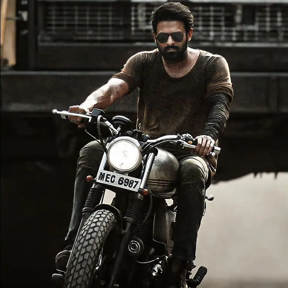 కాన్సార్‌లో చిన్నతనం నుంచీ స్నేహితులుగా మెలిగిన దేవా, వరద మధ్య శత్రుత్వం ఎప్పుడు మొదలైంది? అసలు ఎందుకు మొదలైంది? ప్రాణ స్నేహితులు బద్ధ శత్రువులవడానికి కారణం ఏంటి? అనేదే ఇప్పుడు జనాల్లో జరుగుతున్న డిస్కషన్‌. సలార్‌2 మీద ఎక్స్ పెక్టేషన్స్ పెరగడానికి ఉపయోగపడుతున్న సిసలైన పాయింట్‌. 