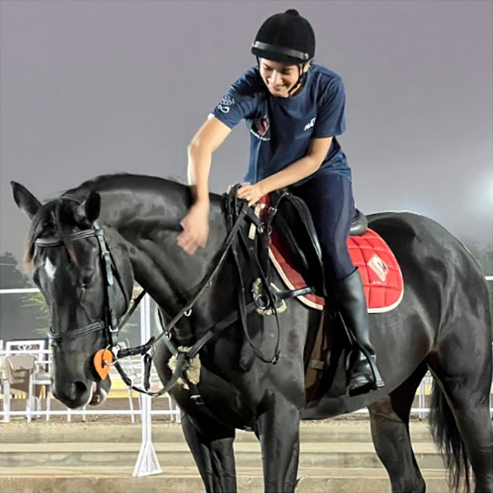 తాజాగా సమంత గుర్రపు స్వారీ చేస్తున్న ఫోటో సోషల్ మీడియాలో వైరల్ గా మారింది. ఈ ఫోటోల పై నెటిజన్స్ రకరకాల కామెంట్స్ చేస్తున్నారు.