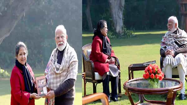 Sharmistha met Modi: ప్రధాని మోదీని కలిసి ప్రత్యేక బహుమతి ఇచ్చిన ప్రణబ్ ముఖర్జీ కుమార్తె శర్మిష్ట