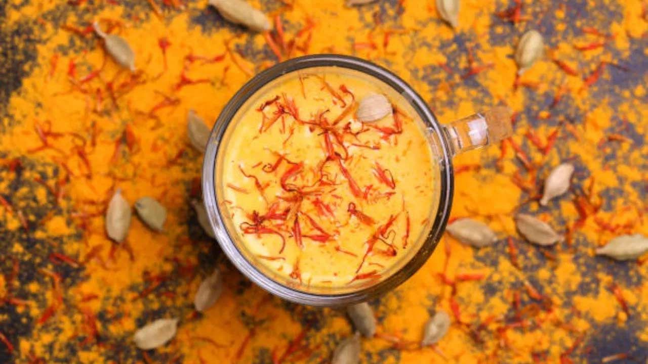 నేటి జీవనశైలి, వాతావరణ కాలుష్యం వల్ల చర్మ సమస్యలు నానాటికీ పెరిగిపోతున్నాయి. కాలుష్య ప్రభావం వల్ల చర్మం త్వరగా ముడుచుకుపోయి నల్లగా మారుతుంది. దానితో పాటు చర్మం నిర్జీవంగా మారుతుంది. 