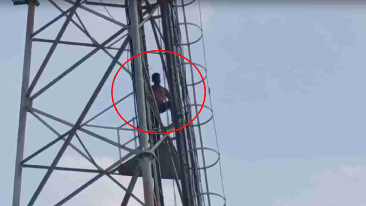 Khammam: సెల్‌ టవర్‌ ఎక్కి నిరసన తెలిపిన భర్త.. న్యాయం చేయాలంటూ..