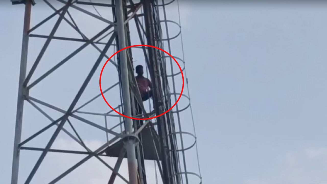 Khammam: సెల్‌ టవర్‌ ఎక్కి నిరసన తెలిపిన భర్త.. న్యాయం చేయాలంటూ..