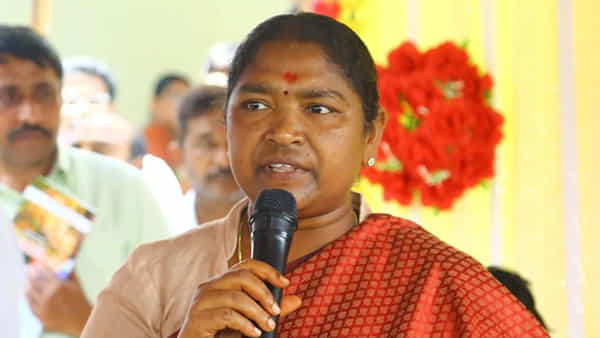 Minister Seetakka: ఆ విషయంలో తగ్గేదే లే అంటున్న సీతక్క.. అధికారులకు వార్నింగ్..