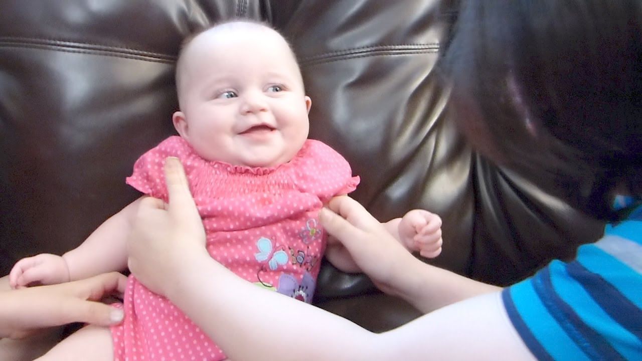 సాధారణంగా కితకితలు పెడితే చిన్న వారి నుంచి పెద్ద వారిదాకి పకపకమని నవ్వుతూ ఉంటారు. ఎదుటి వారిని కావాలని ఆట పట్టించాలని ఇలా కితకితలు అనేవి పెడుతూ ఉంటారు. ముఖ్యంగా చిన్న పిల్లల్ని నవ్వించడం కోసం ఈ కిత కితలు పెడతారు. 
