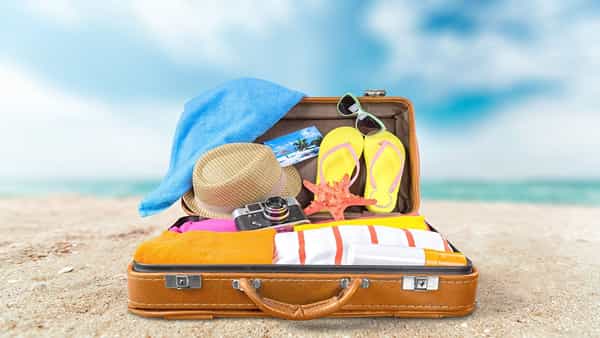 Travel Tips: పండుగల సీజన్లో టూర్కి వెళ్తున్నారా? ఈ టిప్స్ పాటిస్తే ఇబ్బందులు తప్పుతాయి..