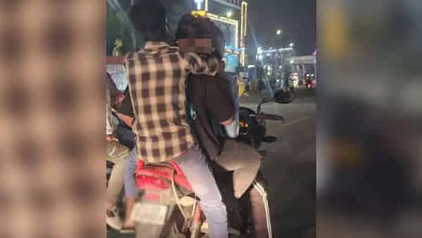 Hyderabad: ఏకంగా పోలీస్ బైక్పైనే ట్రిపుల్ రైడింగ్ .. పోకిరీల కొత్త స్టంట్..