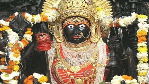 సైన్స్కు సవాల్ ఈ ఆలయం.. మీరు నమ్మండి.. లేదా నమ్మకపోండి.. అర్ధరాత్రి ఈ ఆలయంలోని విగ్రహాలు మాట్లాడుకుంటాయట..