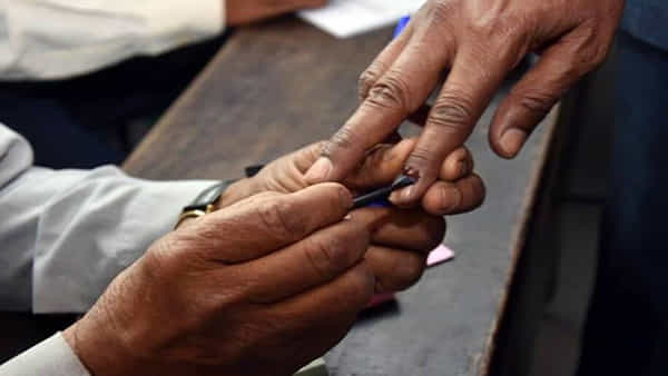 Telangana: అప్పుడే మున్సిపాలిటీలపై దృష్టిసారించిన కాంగ్రెస్.. అక్కడ కాకరేపుతోన్న అవిశ్వాస తీర్మానం