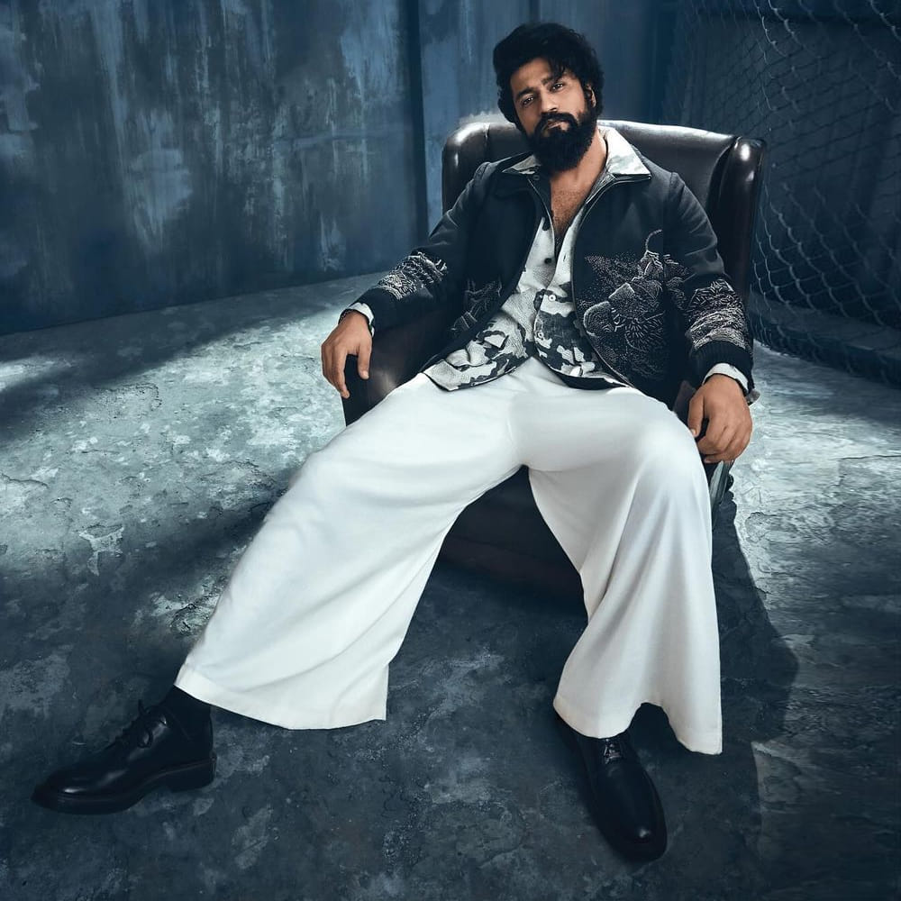 మూవీ సెలక్షన్ విషయంలోనూ సంథింగ్ స్పెషల్ అనిపించుకుంటున్నారు విక్కీ కౌషల్‌. హీరోనే అని ఫిక్స్ అవ్వకుండా పెర్ఫామెన్స్‌కు స్కోప్‌ ఉన్న పాత్రలను సెలెక్ట్ చేసుకుంటున్నారు.