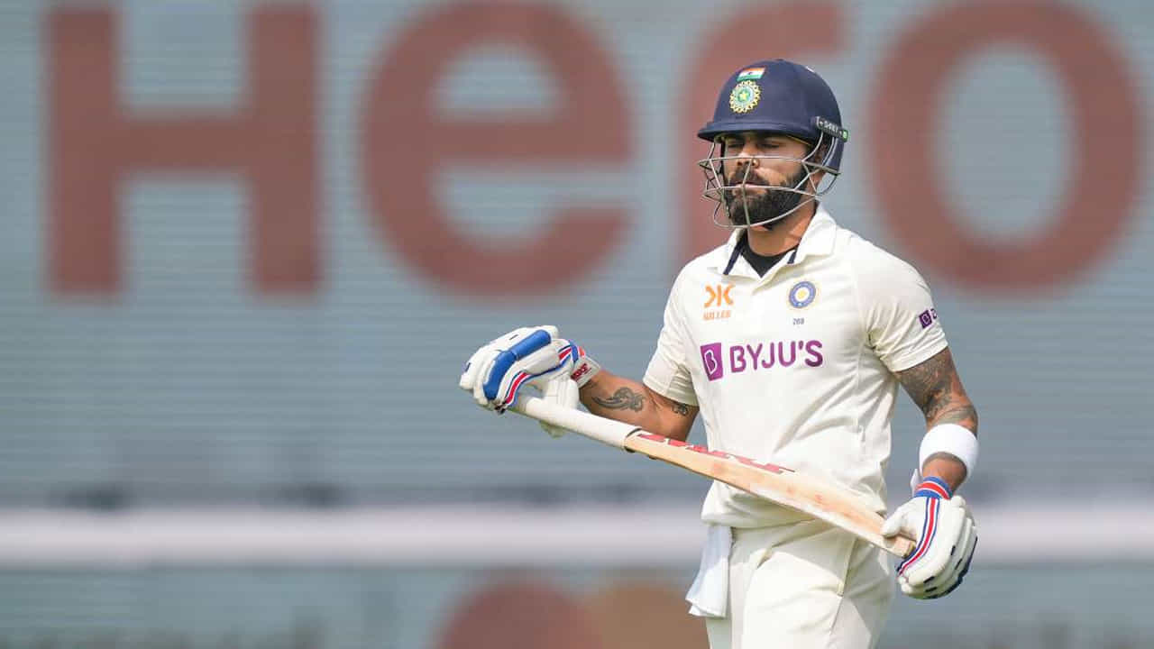 అంతే కాకుండా ఈ ఏడాది ఎన్నో రికార్డులు నెలకొల్పేందుకు దూసుకుపోతున్నాడు. మరి 2024లో విరాట్ కోహ్లి బ్యాట్తో కొట్టే రికార్డులేంటో చూద్దాం..