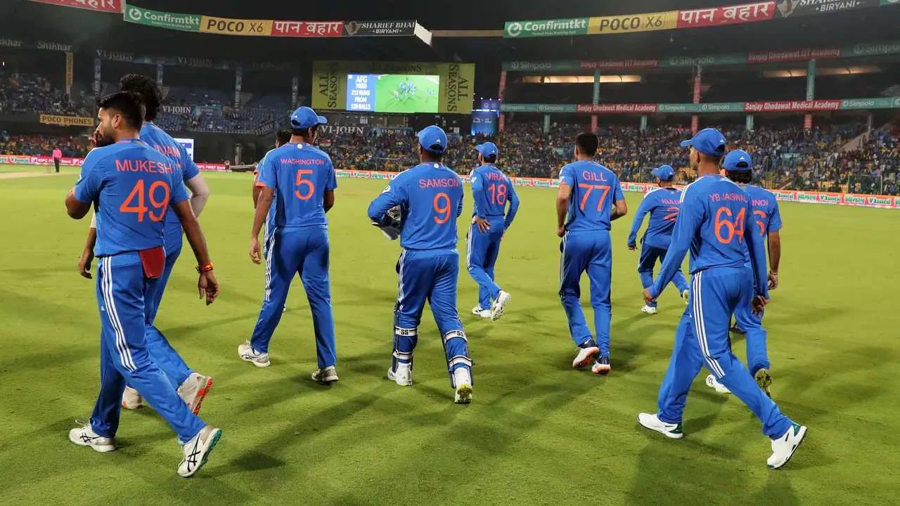 ఇంటర్నేషనల్ క్రికెట్ కౌన్సిల్ (ICC) 2023 లైనప్ కోసం జట్టులను ప్రకటించింది. మూడు ఫార్మాట్లలో ప్రకటించిన ఈ జట్లపై భారత ఆటగాళ్లే ఆధిపత్యం చెలాయిస్తున్నారు. ముఖ్యంగా టీమ్ ఇండియా నుంచి ఆరుగురు ఆటగాళ్లు ఐసీసీ వన్డే టీమ్ ఆఫ్ ద ఇయర్లో చోటు దక్కించుకున్నారు.