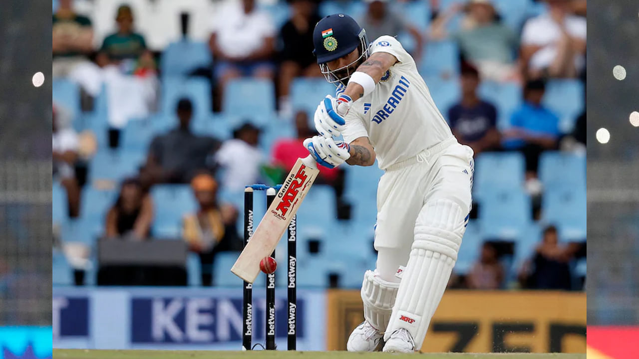 3- టీ20 క్రికెట్‌లో 12000 పరుగులు చేసిన తొలి భారతీయుడిగా విరాట్ కోహ్లీకి 35 పరుగులు మాత్రమే అవసరం. దీంతో ఈ ఘనత సాధించిన 4వ బ్యాట్స్‌మెన్‌గా క్రిస్ గేల్, షోయబ్ మాలిక్, కీరన్ పొలార్డ్ నిలిచారు.