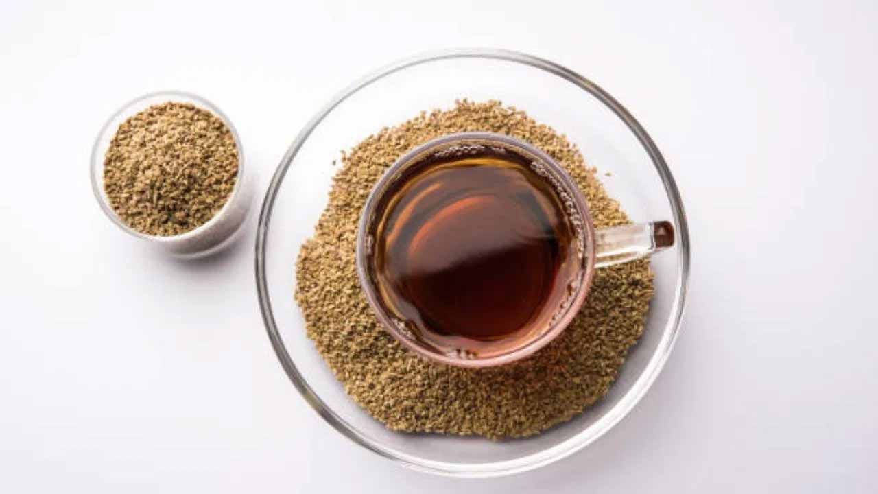 వాములో ఫైబర్, విటమిన్లు, ఇతర పోషకాలు ఉంటాయి. అలాగే వాములో యాంటీ ఆక్సిడెంట్లు పుష్కలంగా ఉంటాయి. ఇది శరీరంలోని కొలెస్ట్రాల్‌ను తగ్గించడంలో సహాయపడుతుంది. గ్రాసుడు నీల్లలో వాము వేసి బాగా మరిగించి ప్రతి రోజూ ఉదయం తాగితే కొవ్వు ఇట్టే కరిగిపోతుంది. శరీరంలో వాపులను తగ్గించడంలోనూ వాము సహాయపడుతుంది.