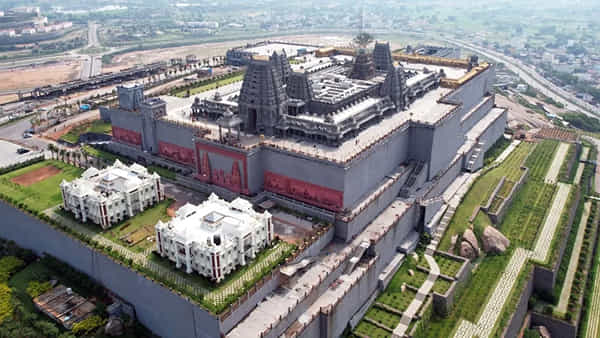 Yadadri: గతేడాది యాదాద్రికి పోటెత్తిన భక్తులు.. భారీగా పెరిగిన ఆదాయం..